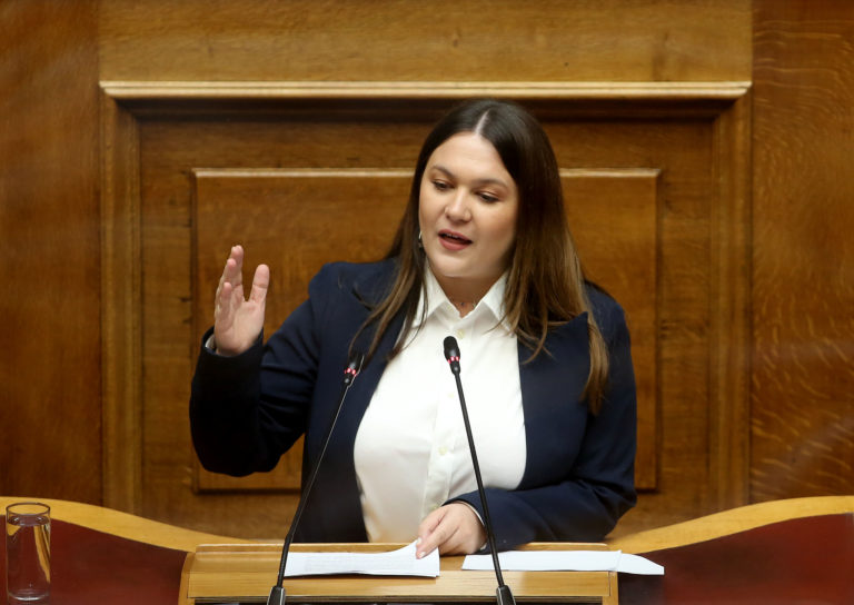Η Κωνσταντίνα Αδάμου κατέθεσε στον αρμόδιο υπουργό Εθνικής Άμυνας 3 ερωτήσεις για τα προβλήματα των στελεχών των Ενόπλων Δυνάμεων 